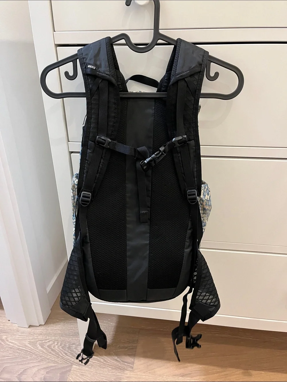 REI flash 22 day pack